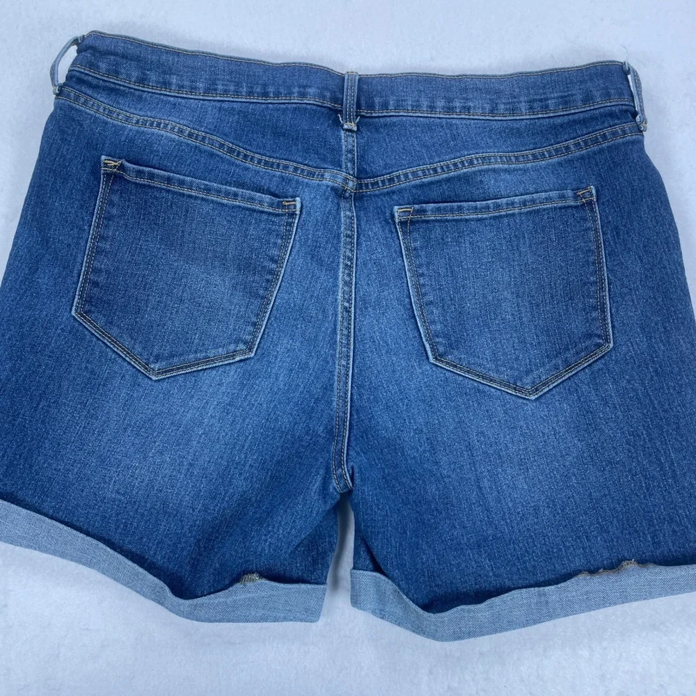 Old Navy Womens Denim Shorts Size 14 Medium Wash Cuffed Stretch Blue Jean Shorts